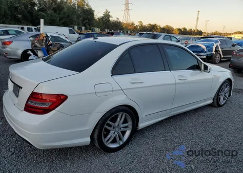 2014 Mercedes-Benz C 250 из США, поврежденный, VIN WDDGF4HB6EA952910